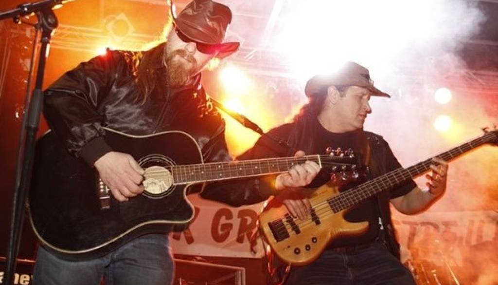 Nastopili so tudi madžarski cover rokerji Nemcsak Berry