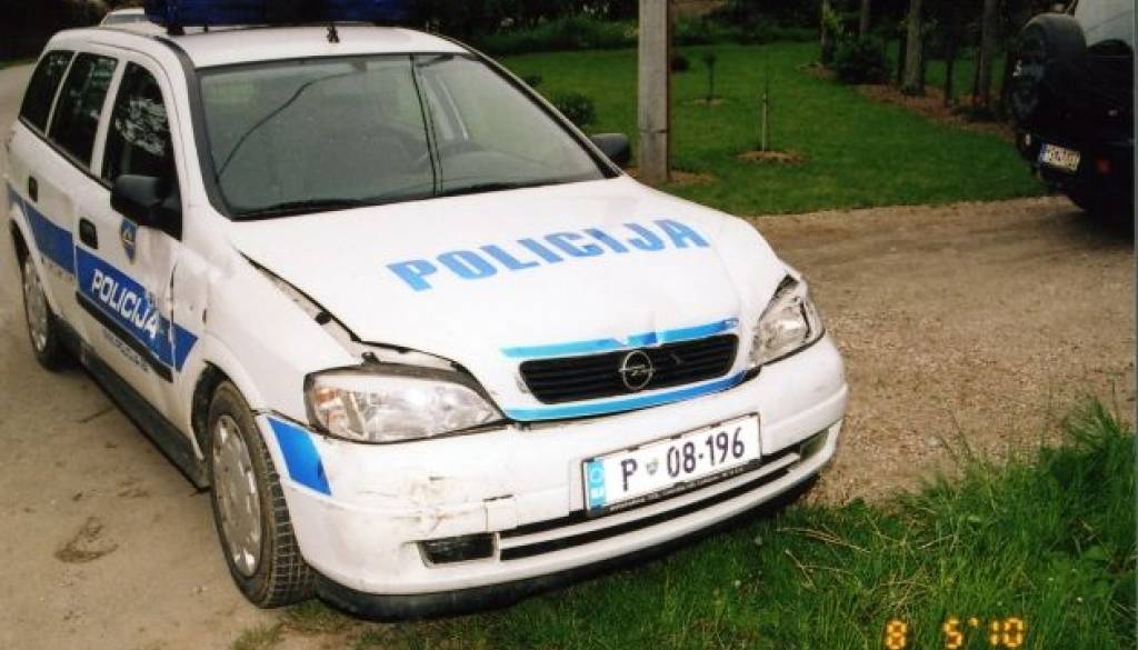 policijski avto 2.jpg