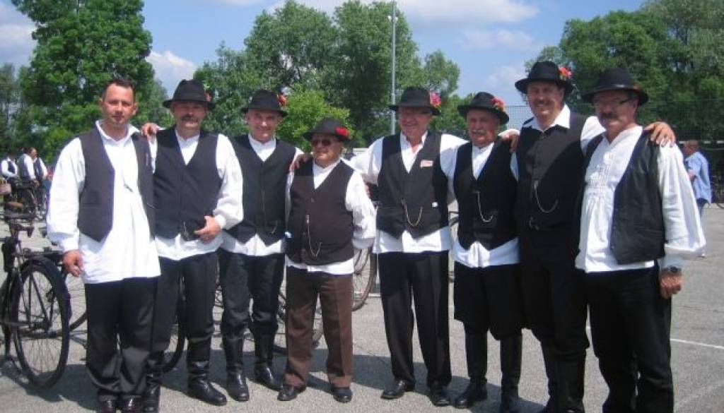 Ponosni člani društva Dimek