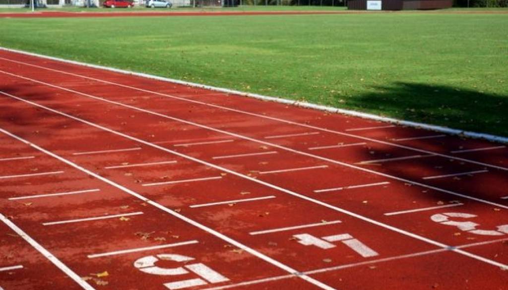 Atletski štadion v Murski Soboti nima ne 400 metrske proge, ne osem stez