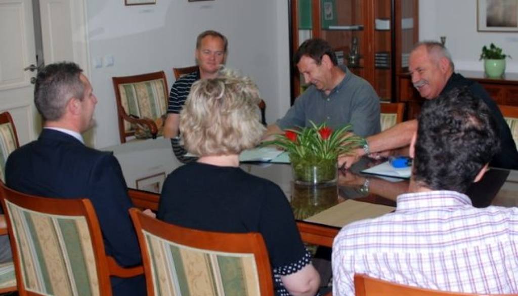 Včerajšnji podpis pogodbe v Mestni hiši v Lendavi