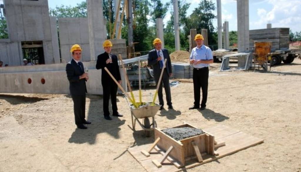 Položivev temeljnega kamna za pohištveno prodajalno Dipo (1).JPG