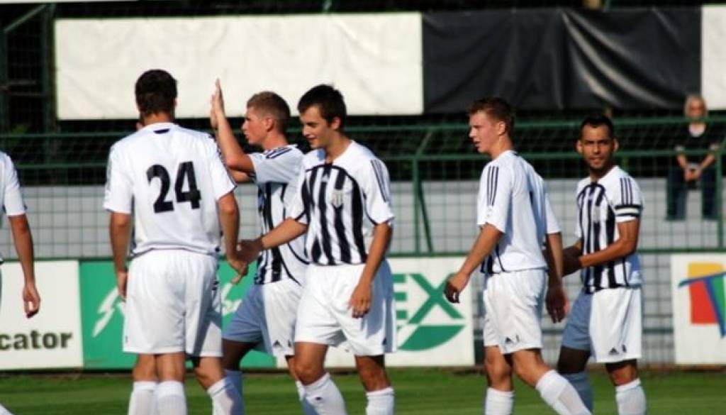 Mura je na prvi tekmi pokazala borbeno igro, ter zasluženo prišla do točke