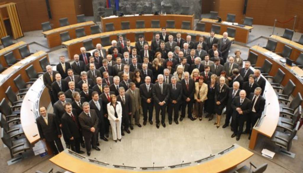 Novo bero poslancev bomo izbrali 4. decembra.