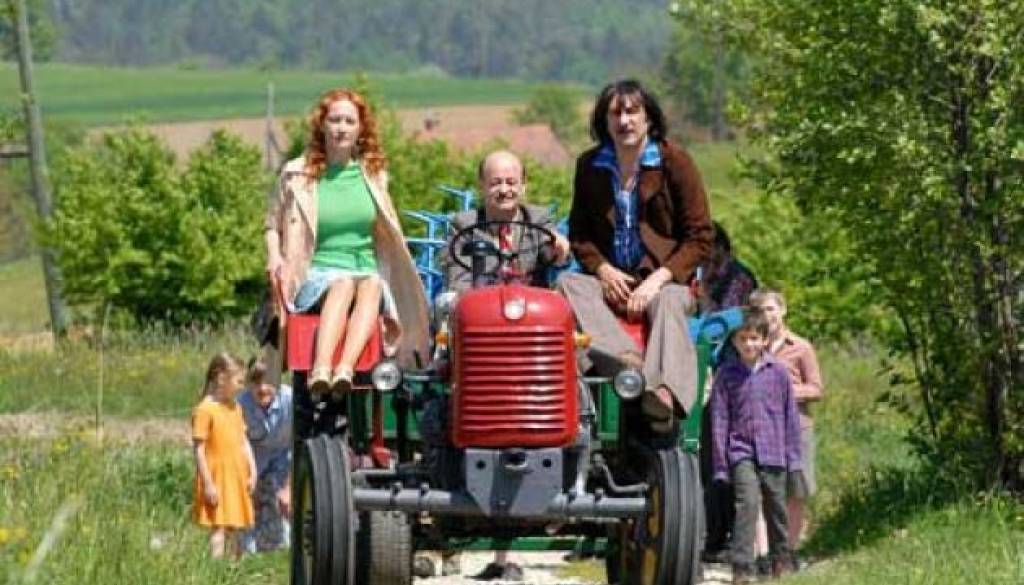 Ko bi le bili nekoč traktorji tako brezhibni in ljudje tako šik oblečeni.