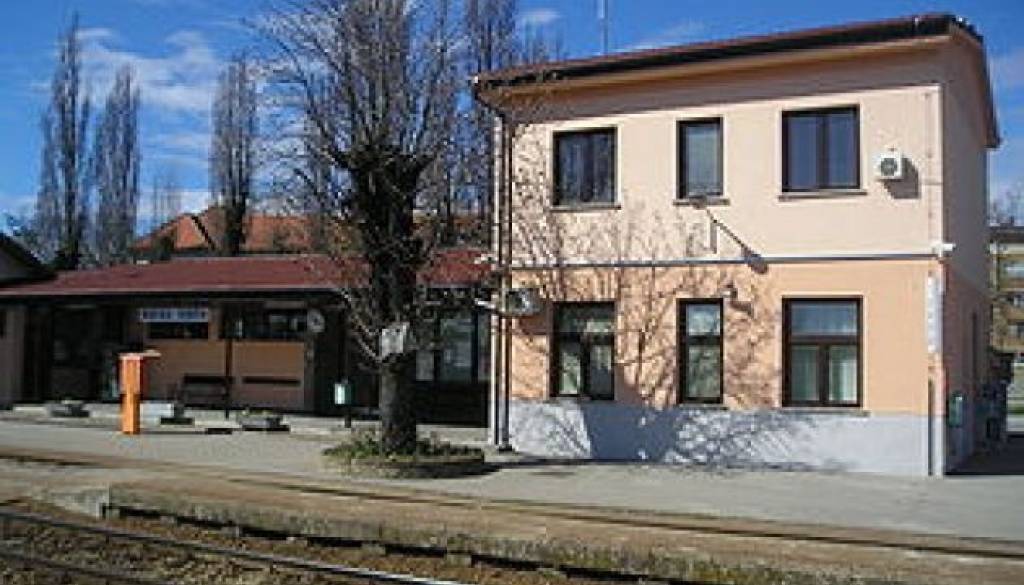 300px-Murska_Sobota-train_station.jpg