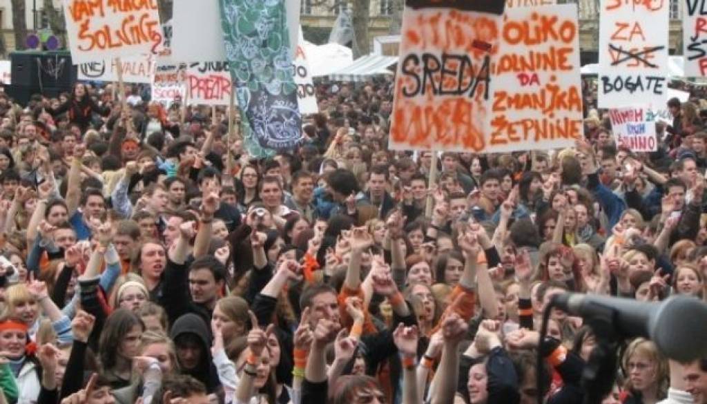 Dijaki se bodo danes zbrali pred poslopjem parlamenta.jpg