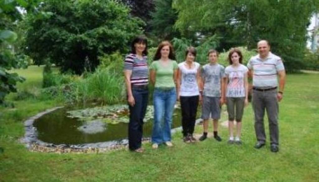 ravnateljica, mag. Marija Horvat, Gabrijela Novak, ekokoordinator, Denisa Ribarič, Tomaž Kramar, Tadeja Vučko - ekodetektivi, Vlado Žalik, vodja projekta-1.JPG