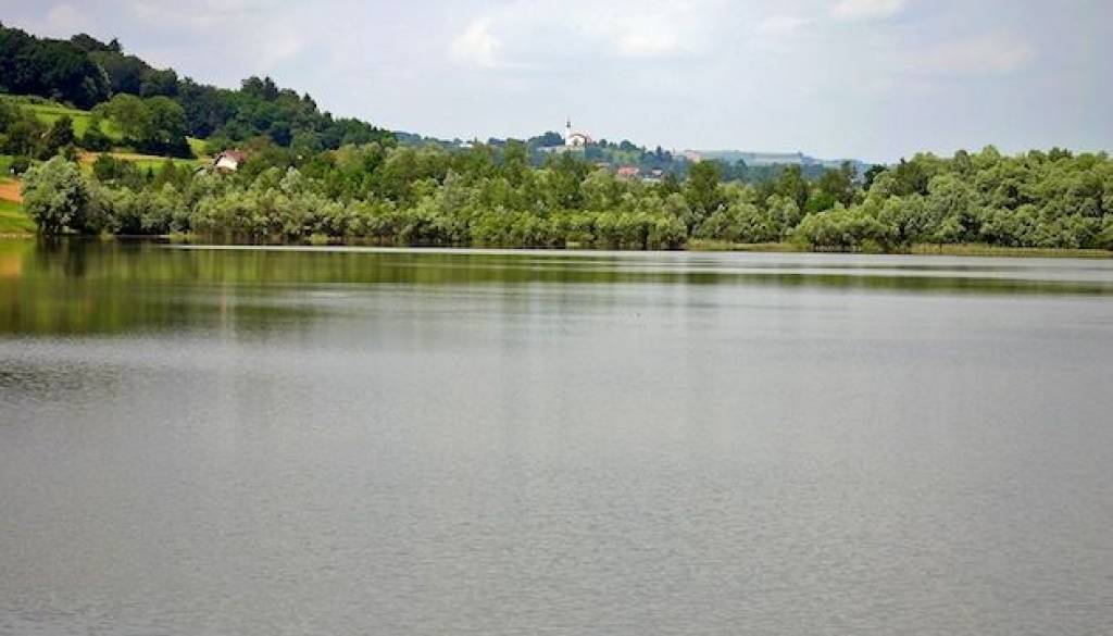 Ledavsko_jezero_Krasci.jpg