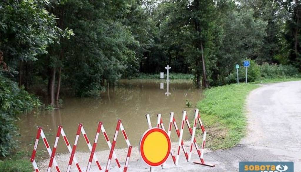 Tako je Mura bregove prestopila julija letos.