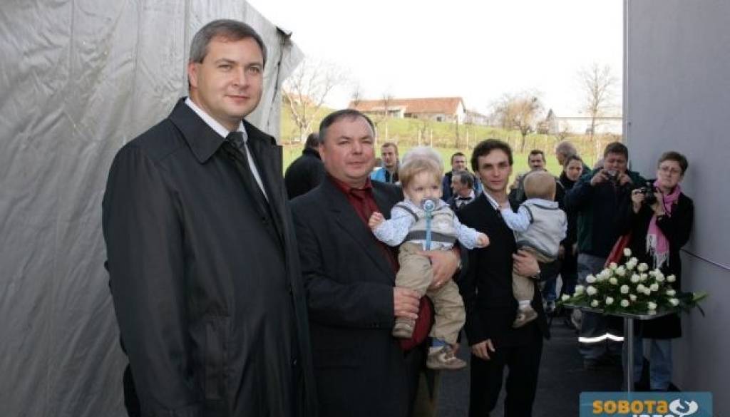  Prireditve se je med drugim udeležil tudi pomurski poslanec Dejan Židan, ki je kot slavnostni govorec izrazil zadovoljstvo nad ekološko vizijo Kuzme.