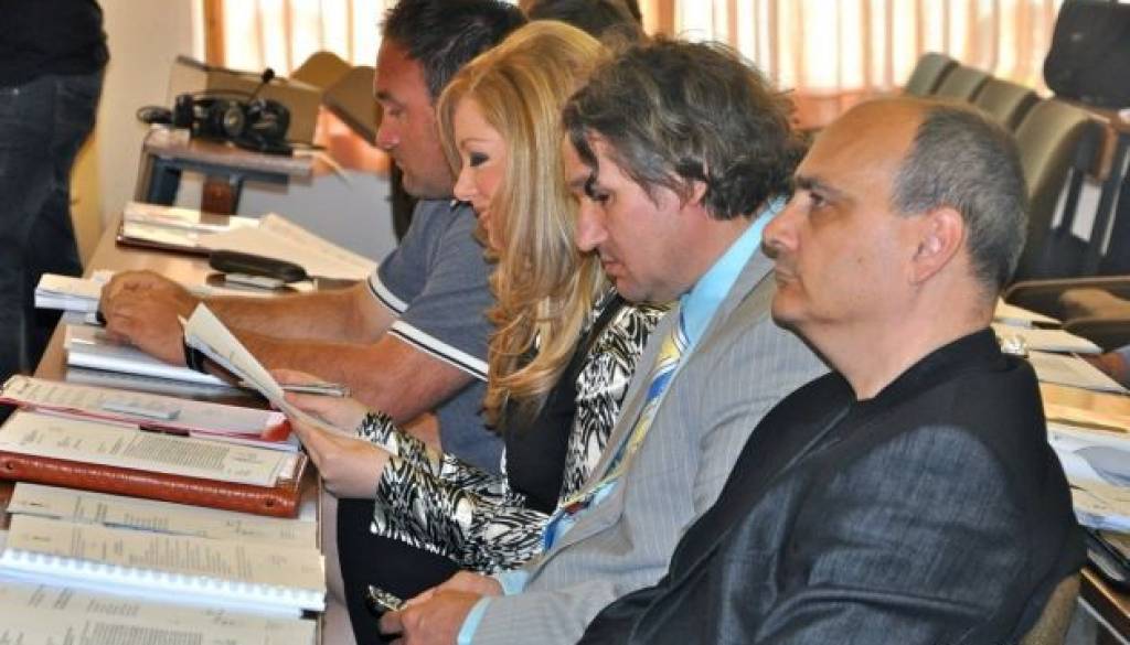 Kako se bodo odločili na občinski upravi, ni znano. Med svetniki pa vsekakor vlada več navdušenja za ipade kot 'navadne' prenosnike.