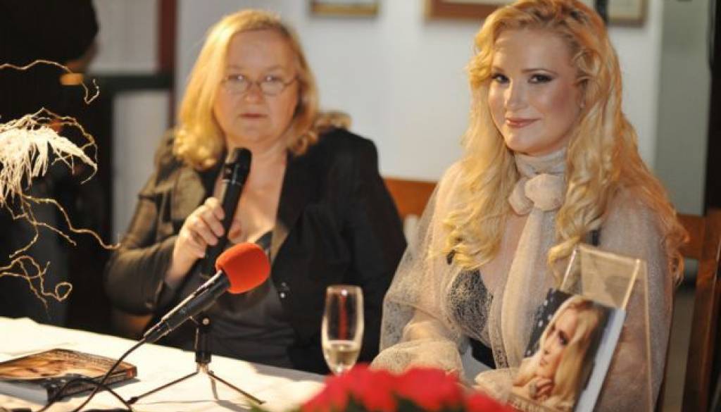 Danica Lovenjak je zbranim gostom predstavila knjigo "Zdravi in lepi"