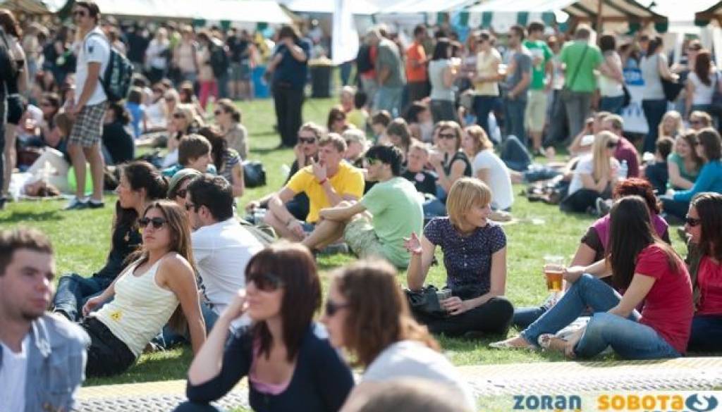 Študenti o družinskem zakoniku.jpg