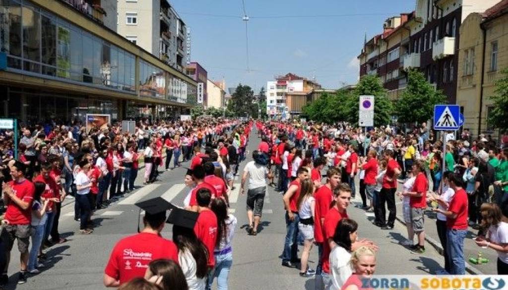 Utrinek iz lanskega plesa.jpg