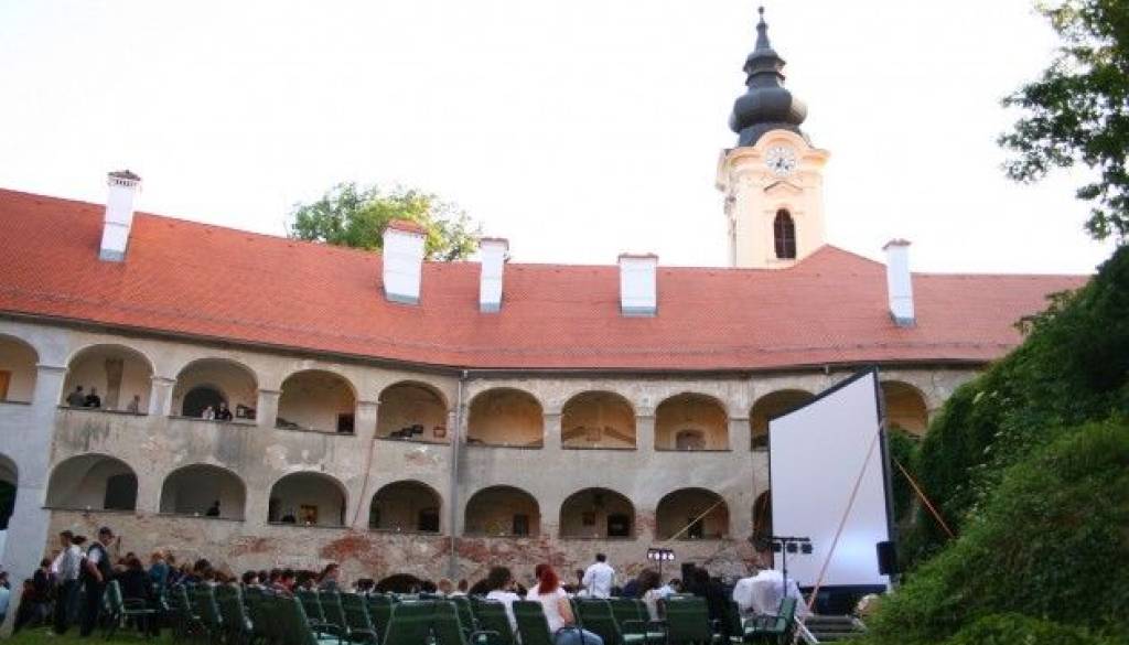 Zadnji dan festivala se je zaključil s slavnostno podelitvijo nagrad v tekmovalnih kategorijah.