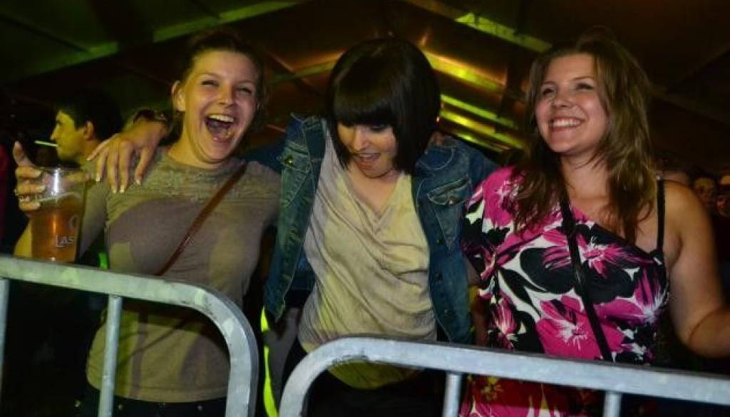 Včerajšnji nastop Crvene jabuke je razgrel obiskovalce. 