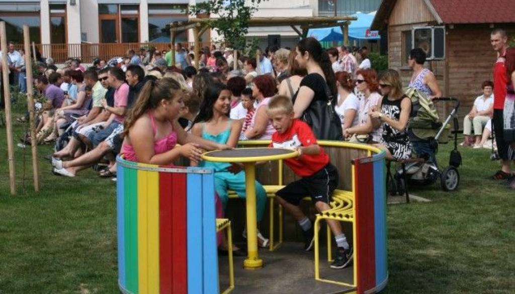 "Vrtec ni samo grajen po najnovejših metodah, je tudi živahen, barvit in mavrično pisan," pravi župan Občine Tišina.