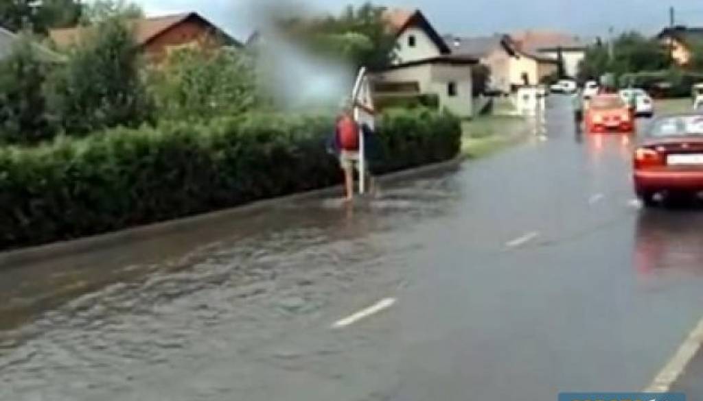 V Rakičanu ob močnejšem nalivu na površje prodre voda iz kanalizacijskega omrežja