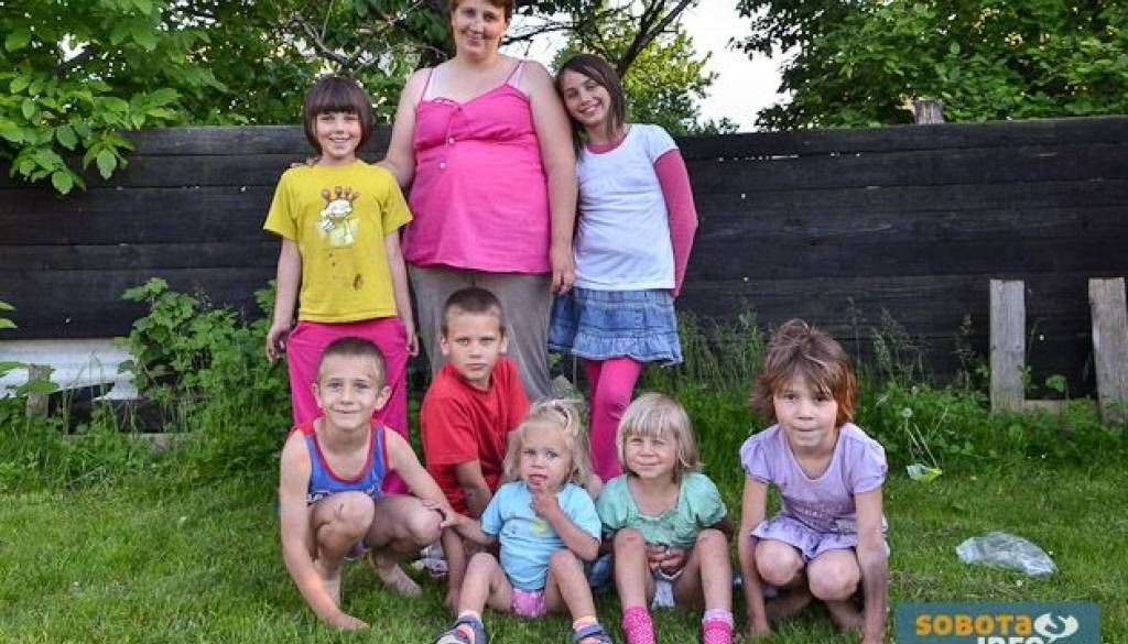 "Rada bi, da bi naša družina imela več denarja, da bi si lahko kupili igrače," je bila odkrita Ines. 