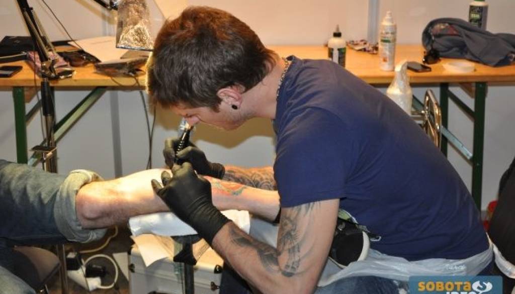 Na Graški konvenciji sta Dejanu drugo mesto prinesla portret Ozzya Osbournea in portret gejše.