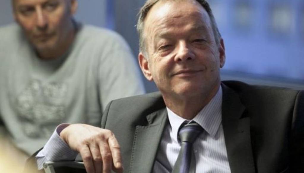 "Pozitivna osebnost, z izkušnjami iz prakse, politično neobremenjen, rad imam ljudi, ne glede na razlike," je o sebi povedal pred volitvami, ko je delal v skupini Panvita. 