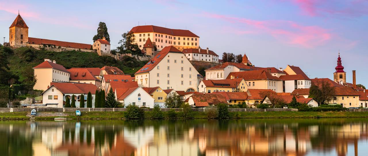 Kam ta konec tedna? Ptuj v znamenju Eve Boto, skrivnostnih rovov in ustvarjalnosti