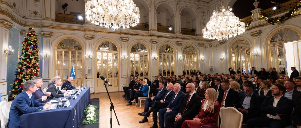 FOTO: Golob se je srečal z gospodarstveniki in župani Podravja