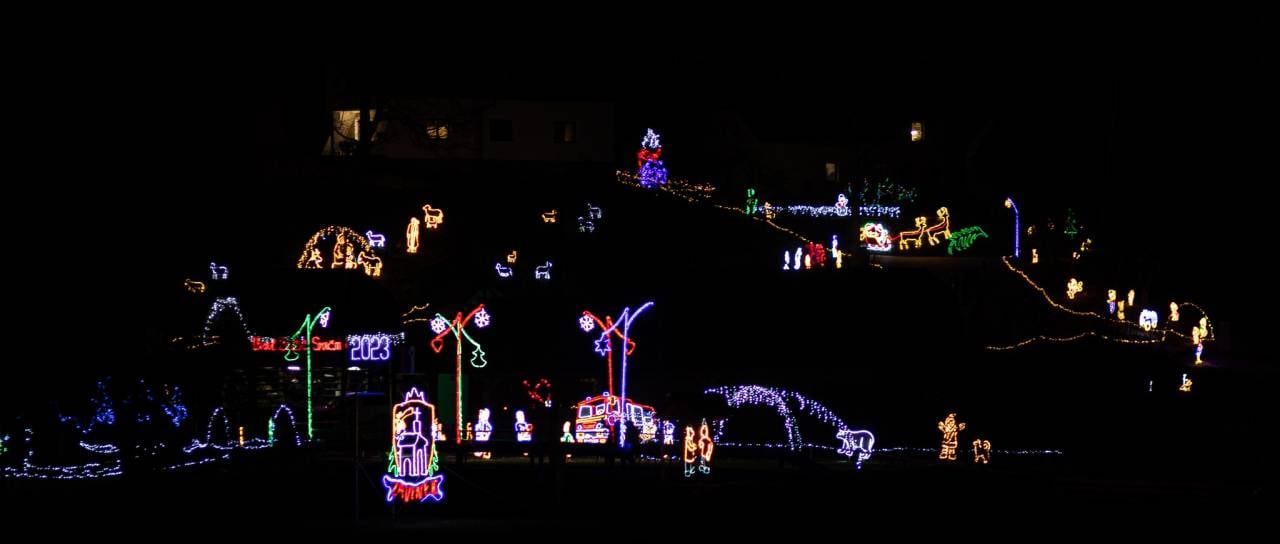 Šok na Dolenjskem: Najbolj pravljična vas letos brez ene same lučke