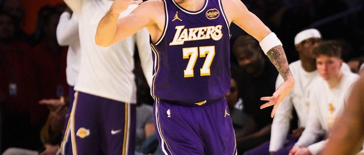 Dončić popeljal Lakerse neporažene v četrtfinale pokala