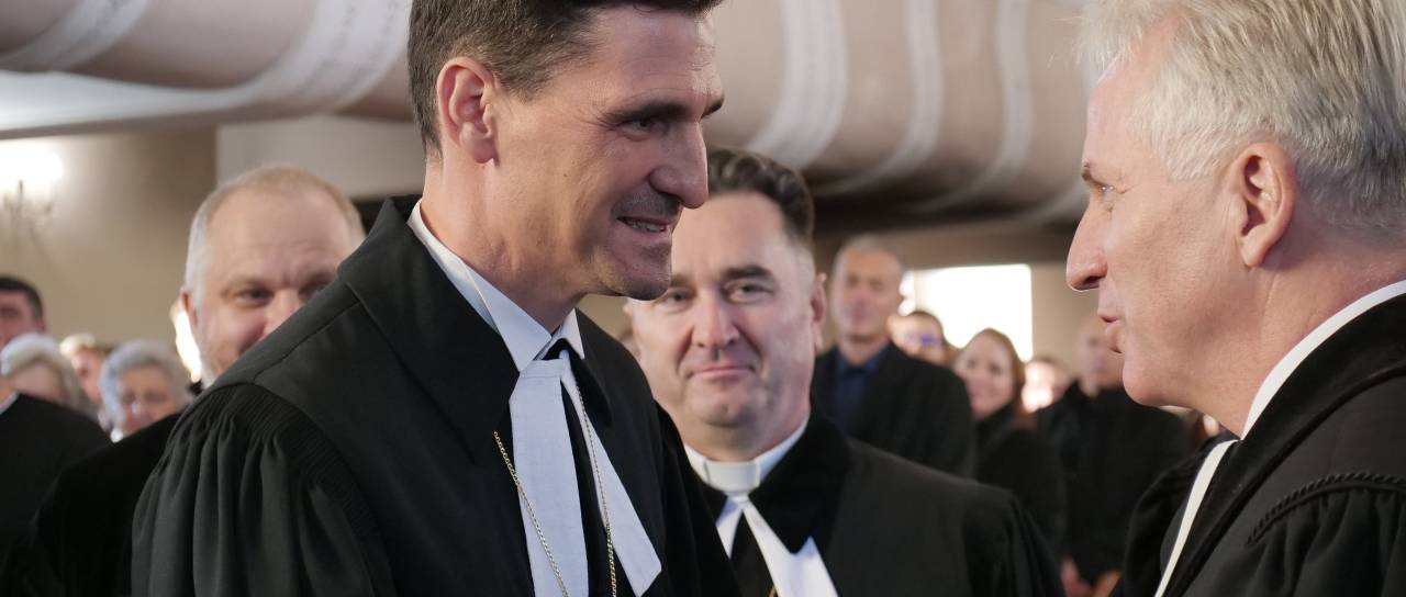 FOTO in VIDEO: V Puconcih slovesno umestili novega evangeličanskega škofa Aleksandra Erniše