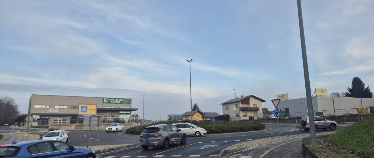 FOTO: V Murski Soboti trčila osebno vozilo in šleper