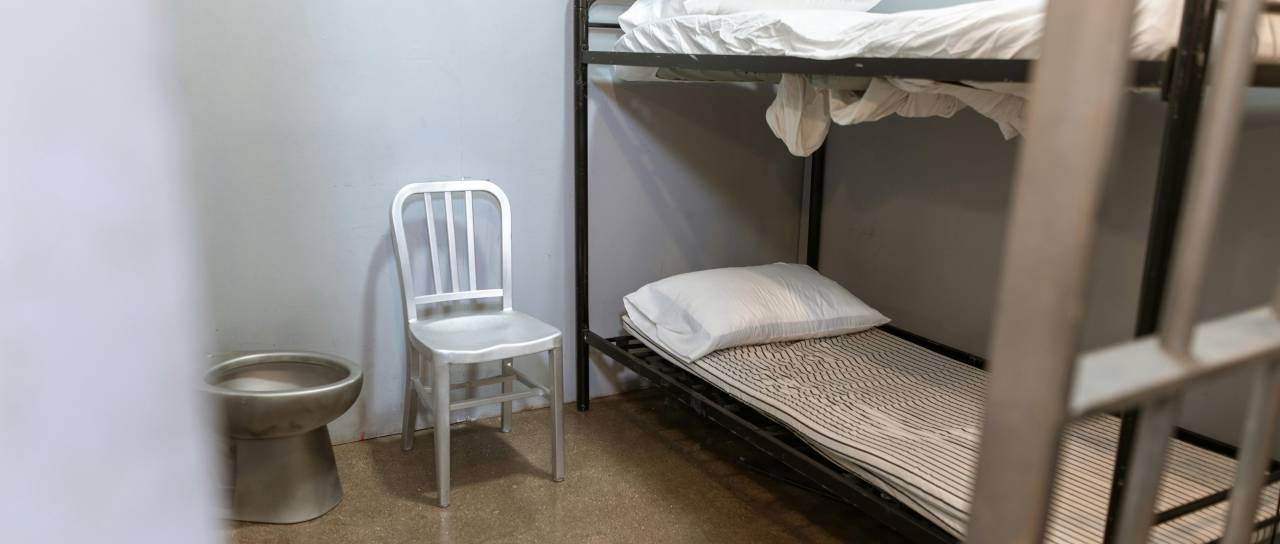 Nasilna smrt 31-letnice: Osumljenemu Slovencu po priznanju krivde odredili pripor