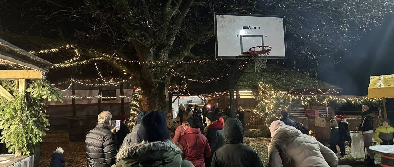 Lömerska adventna pravljica v znamenju topline in prazničnega druženja