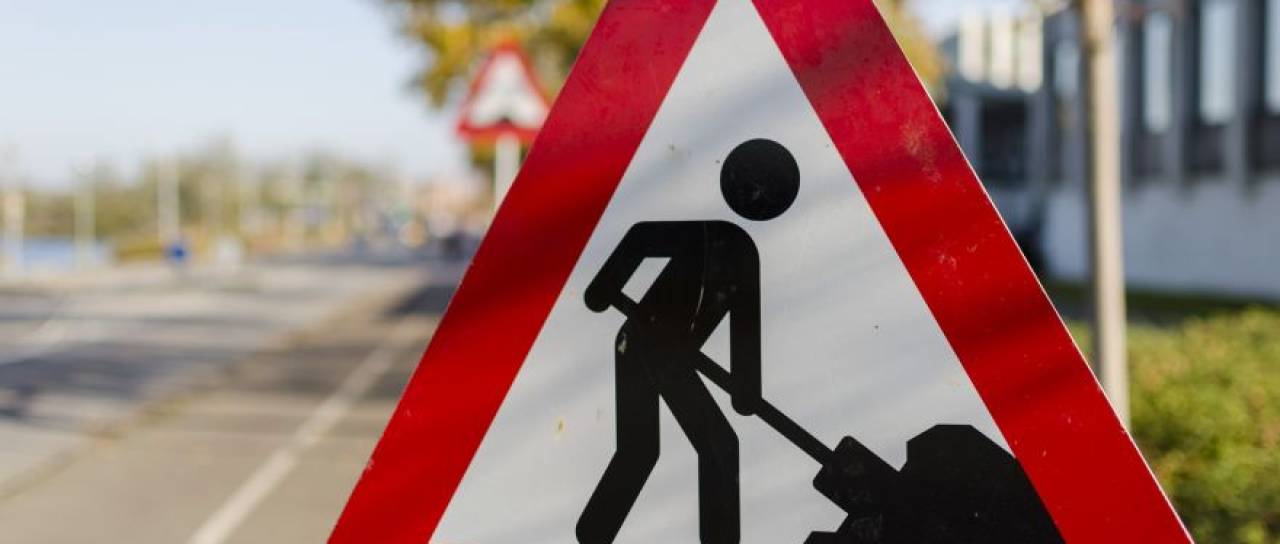 Vozniki, pozor! Osojnikovo cesto bodo preplastili, čakajo vas kolone