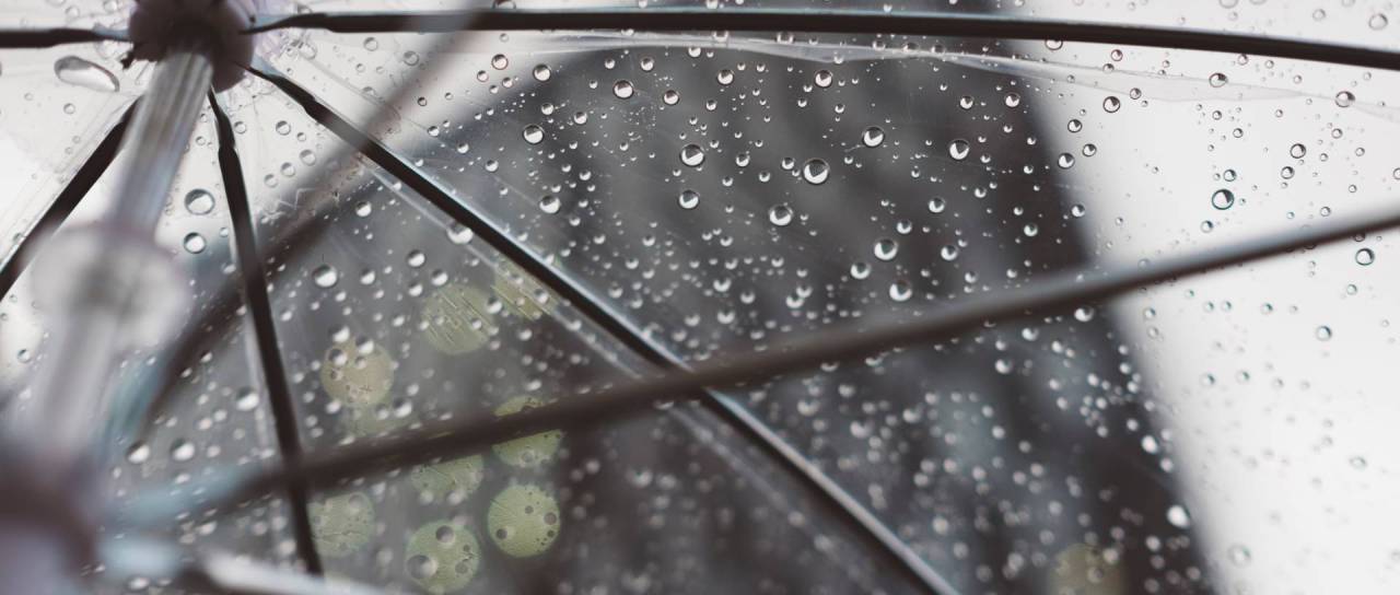 Dež, megla in sneg. Takšno vreme za danes in prihodnje dni napovedujejo vremenoslovci