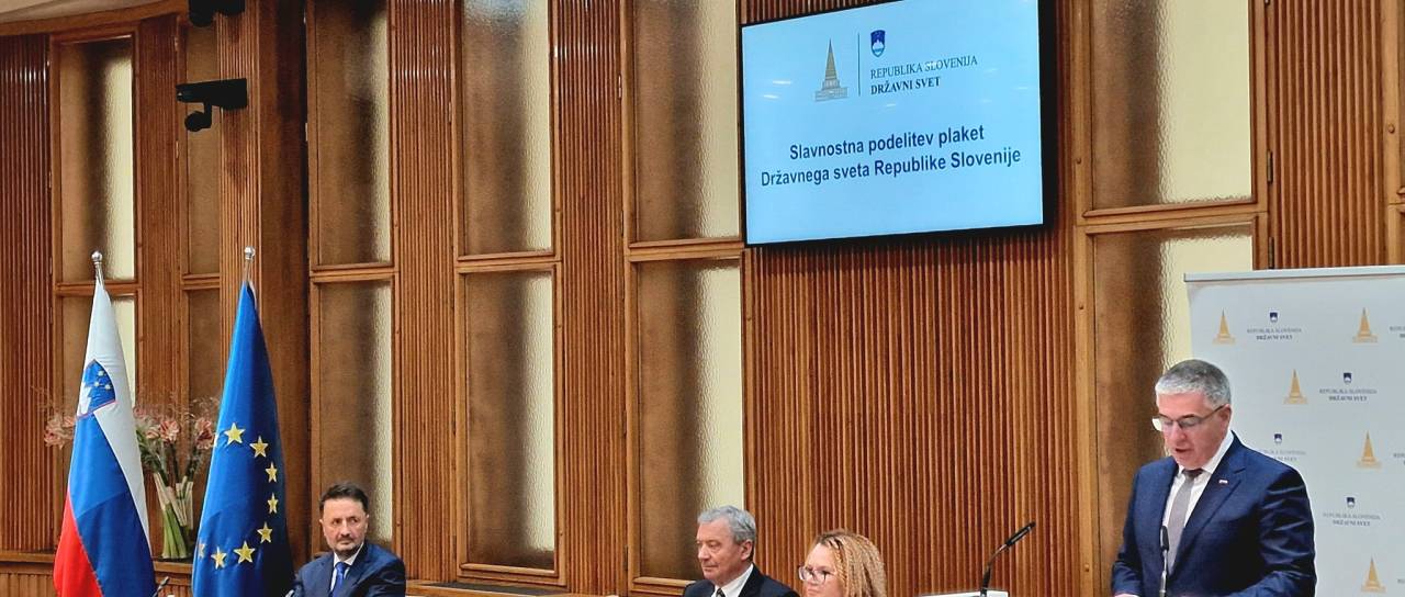 Državni svet podelil plakete najzaslužnejšim prostovoljcem: 85 milijonov evrov ocenjene vrednosti, neprecenljiva družbena vrednost