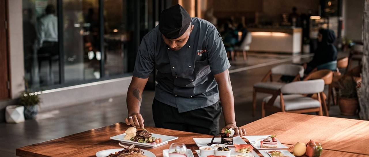 Iščete službo? V Pomurju priložnost za učitelja športa in pomočnika kuharja, zaposluje tudi zdravstveni dom