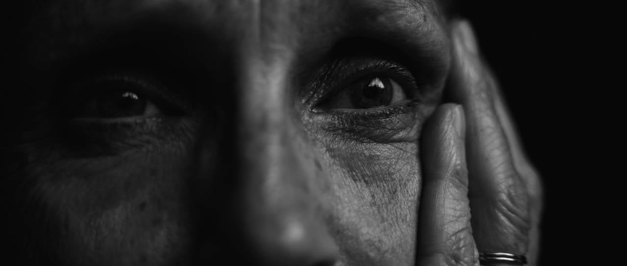 Starejše ženske v senci prikritega nasilja