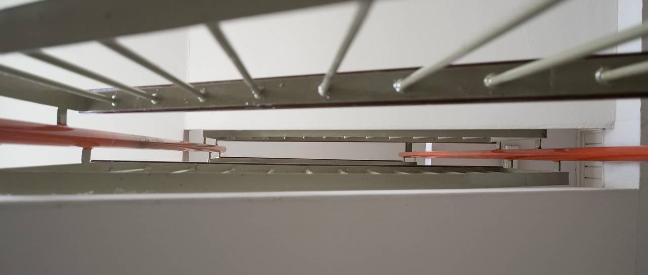 Grozljivka na Reki: Ženska večkrat zabodena, moški hudo poškodovan