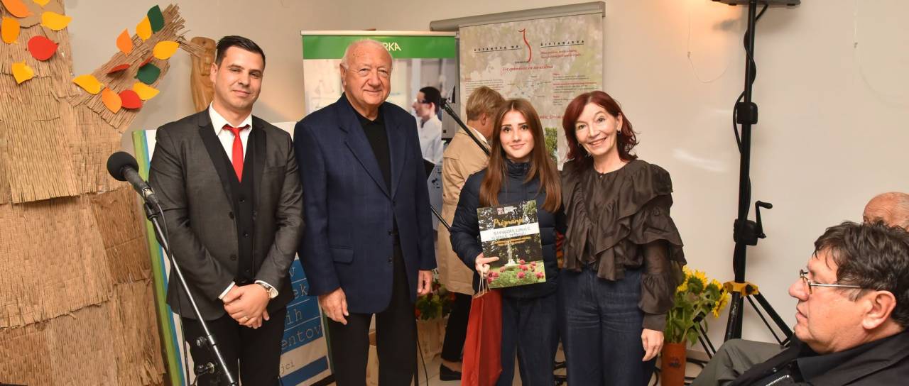 FOTO: Dvanajst mladih Pomurcev prejelo priznanja, njihova besedila nosijo pomembna sporočila