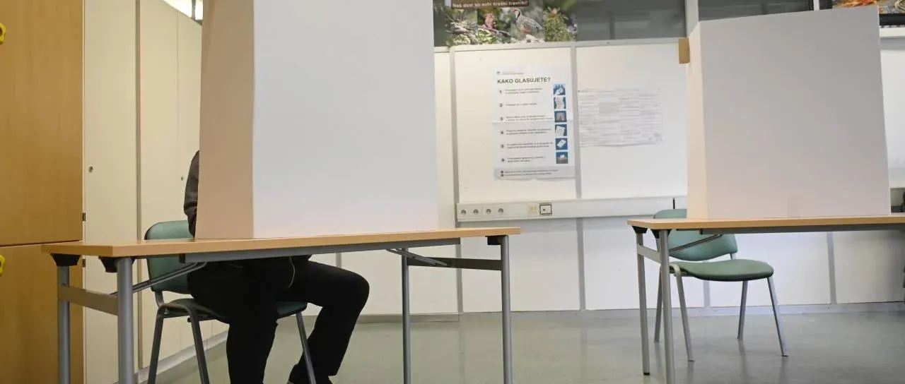 Glasovi iz tujine niso spremenili izidov: razlika pri referendumu o RTV večja