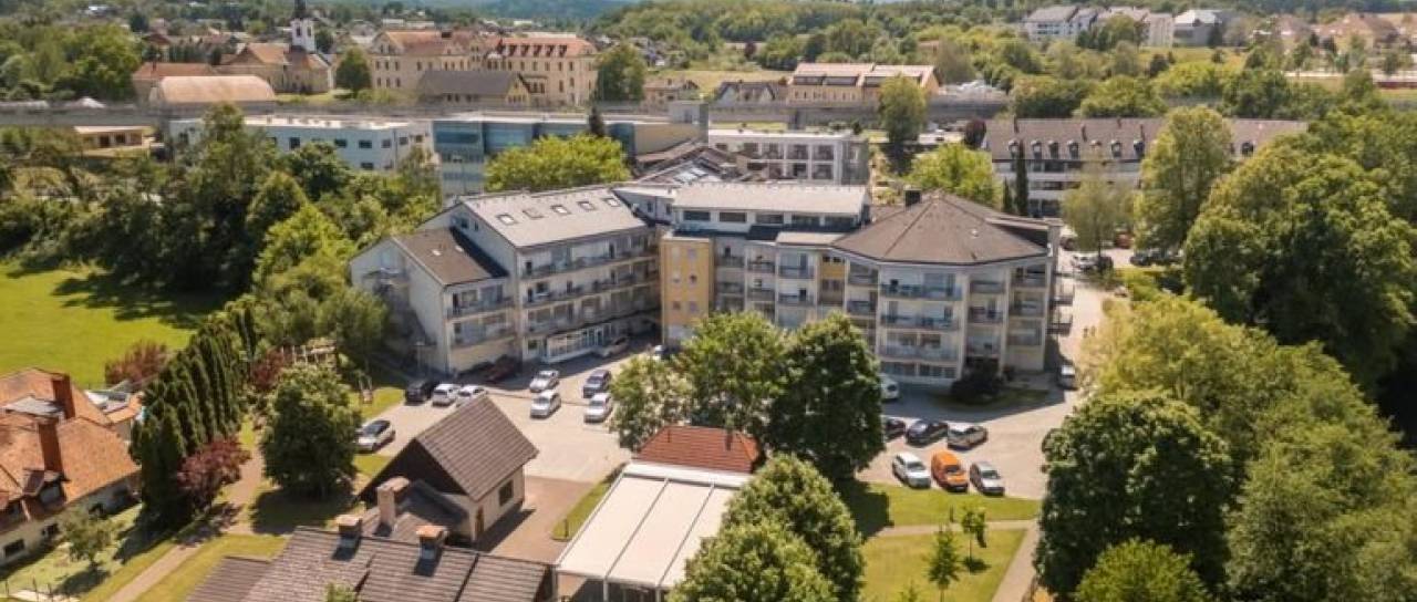 Iščete mesto v domu za starejše? Na Dolenjskem niti enega prostega, na sprejem čakajo stotine