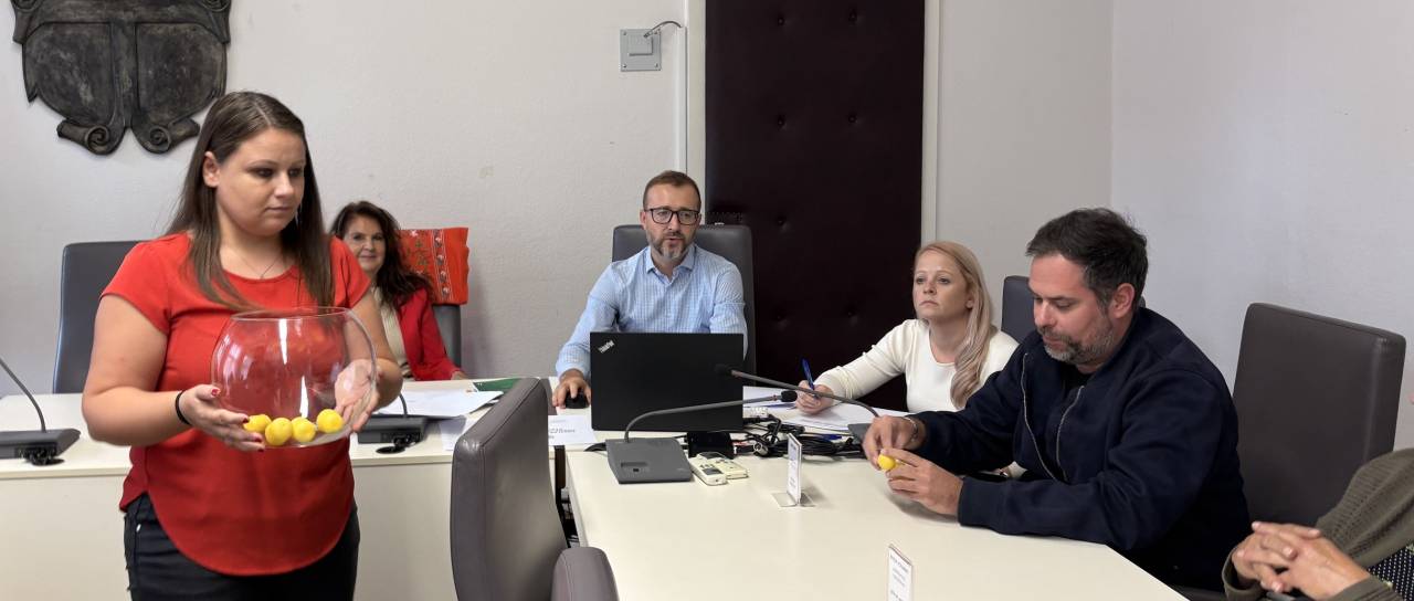 FOTO in VIDEO: Žreb odločil o vrstnem redu na glasovnicah: Kako bodo razvrščeni županski kandidati in liste na Ptuju?