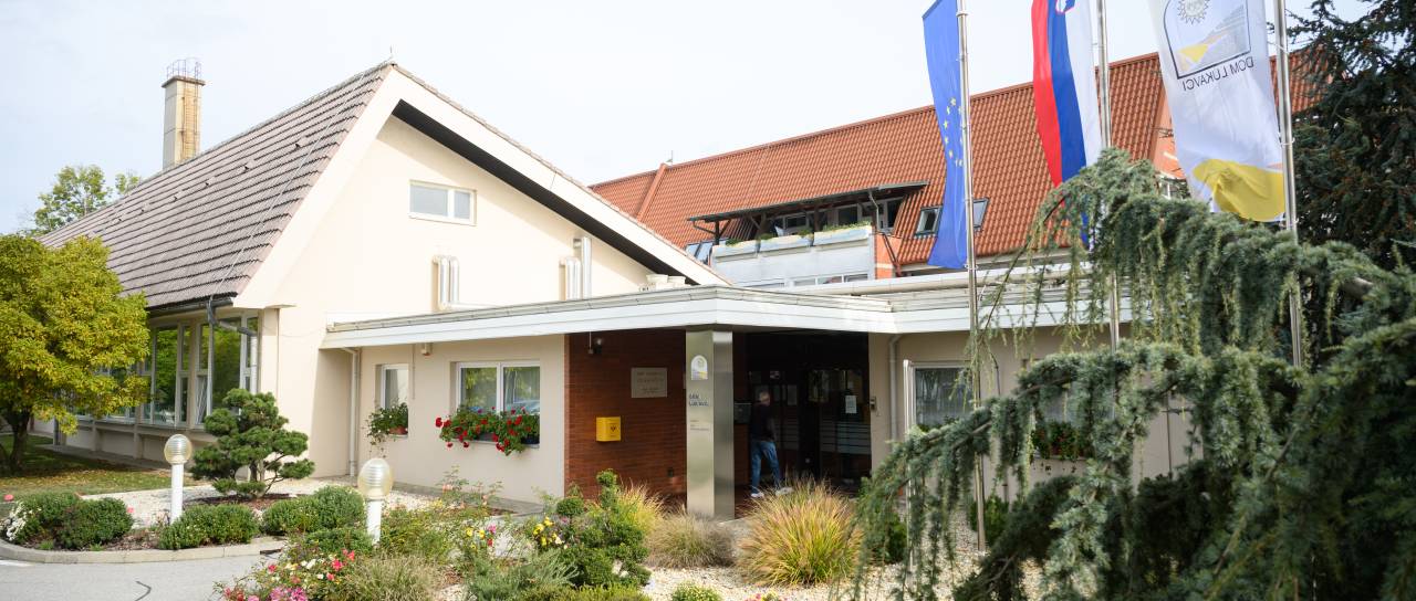 FOTO: V Pomurju odprli nov rehabilitacijski center, ki bo 13 stanovalcem pomagal na poti do samostojnejšega življenja