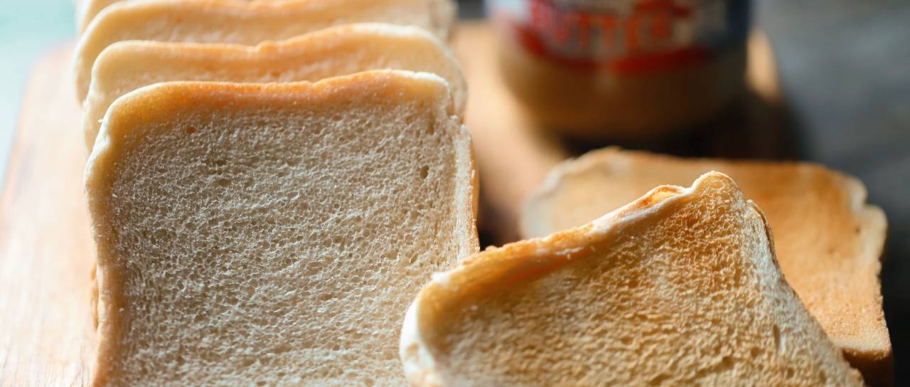Ste kupili maslen toast? Dve trgovini ga umikata zaradi možne plesni
