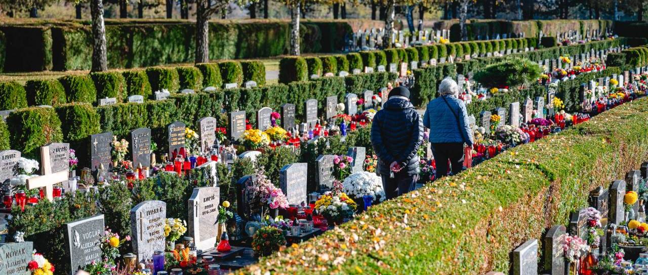 Koliko danes stane pogreb v Mariboru? Preverili smo cene in dodatne stroške