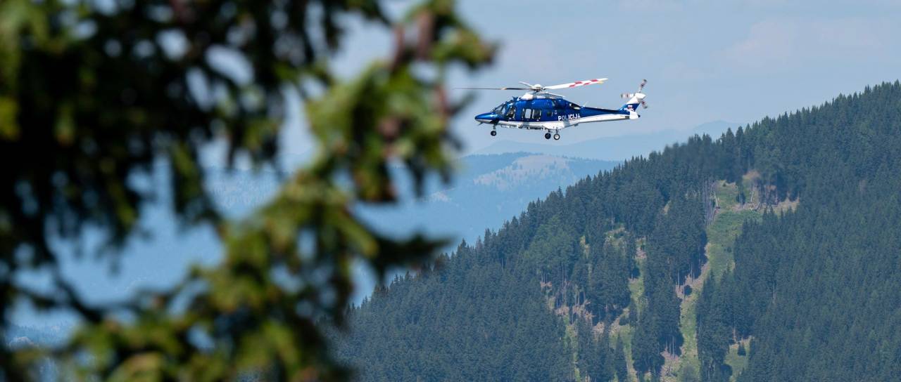 Poškodovala si je gleženj, s helikopterjem so jo prepeljali v Jesenice