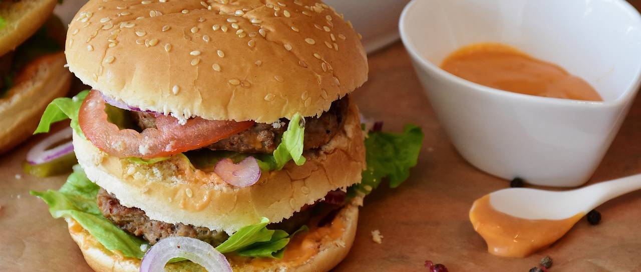PREDLAGAJTE: Kje v Pomurju je naj burger?