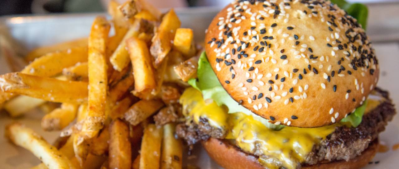 PREDLAGAJTE: Kje v Mariboru ali okolici je naj burger?